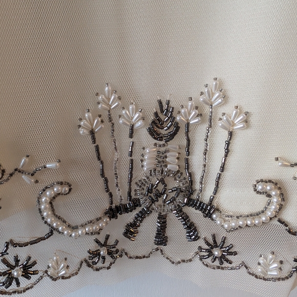 Embellished Ivory Sleeveless Top - Picture 2 of 5